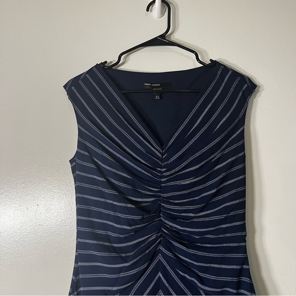 Maggy London Women’s Blue White Striped Midi Dress V-Neckline Size 8 - Picture 3 of 14